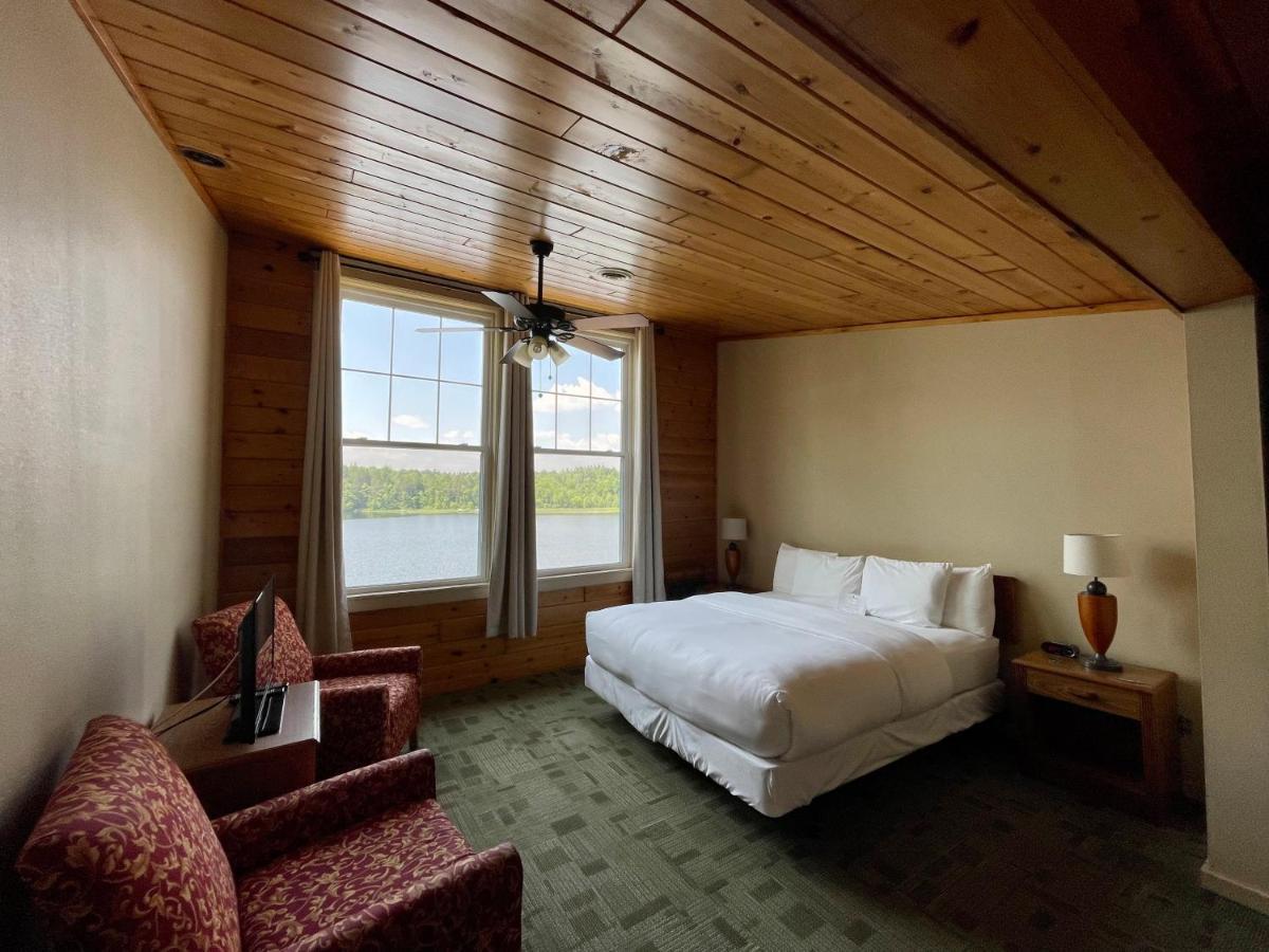 Hanging Horn Lakeside Resort Moose Lake Exterior photo