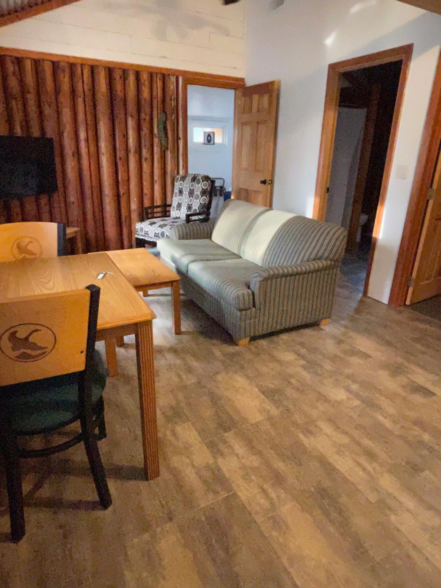 Hanging Horn Lakeside Resort Moose Lake Exterior photo