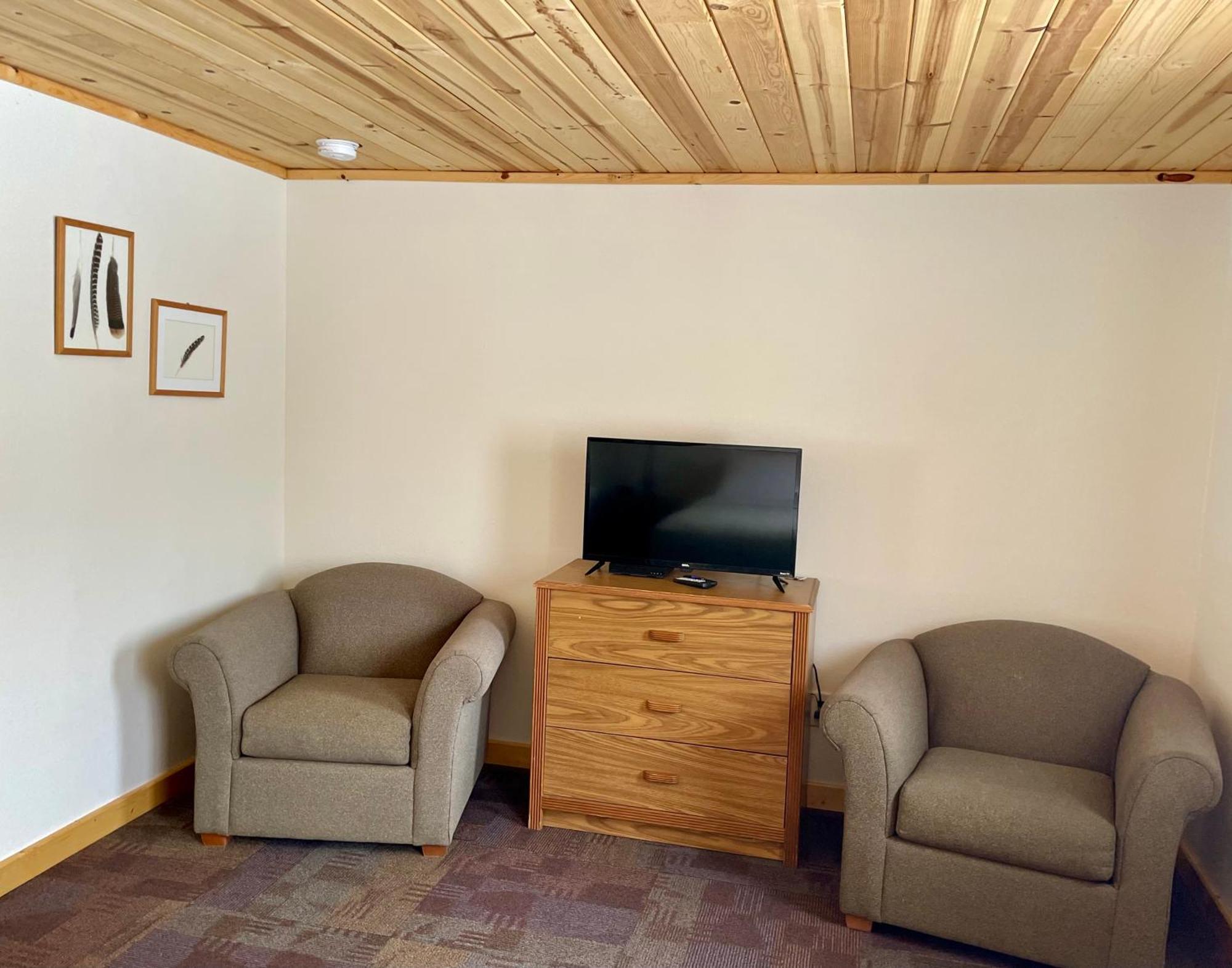 Hanging Horn Lakeside Resort Moose Lake Exterior photo