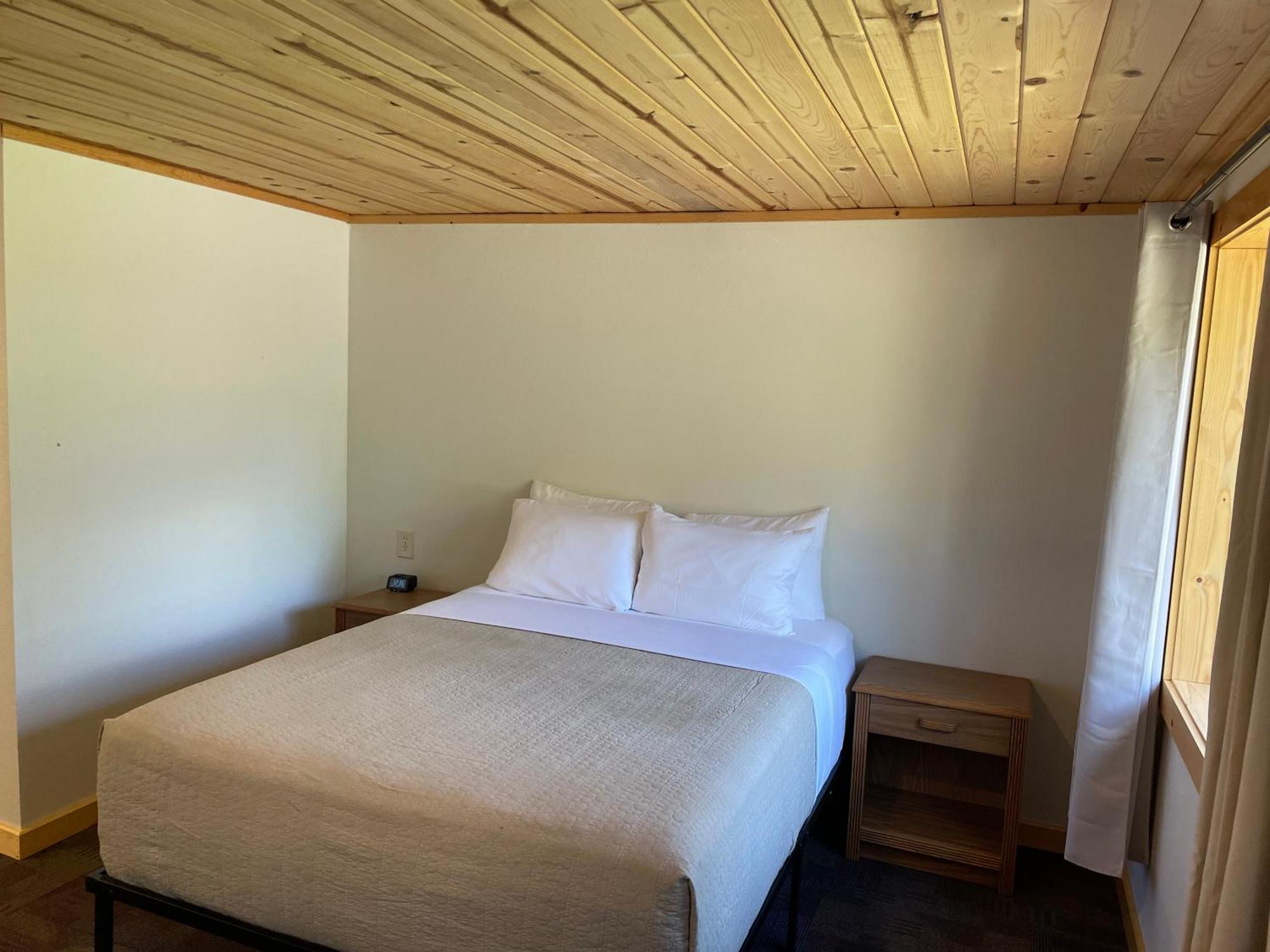 Hanging Horn Lakeside Resort Moose Lake Exterior photo