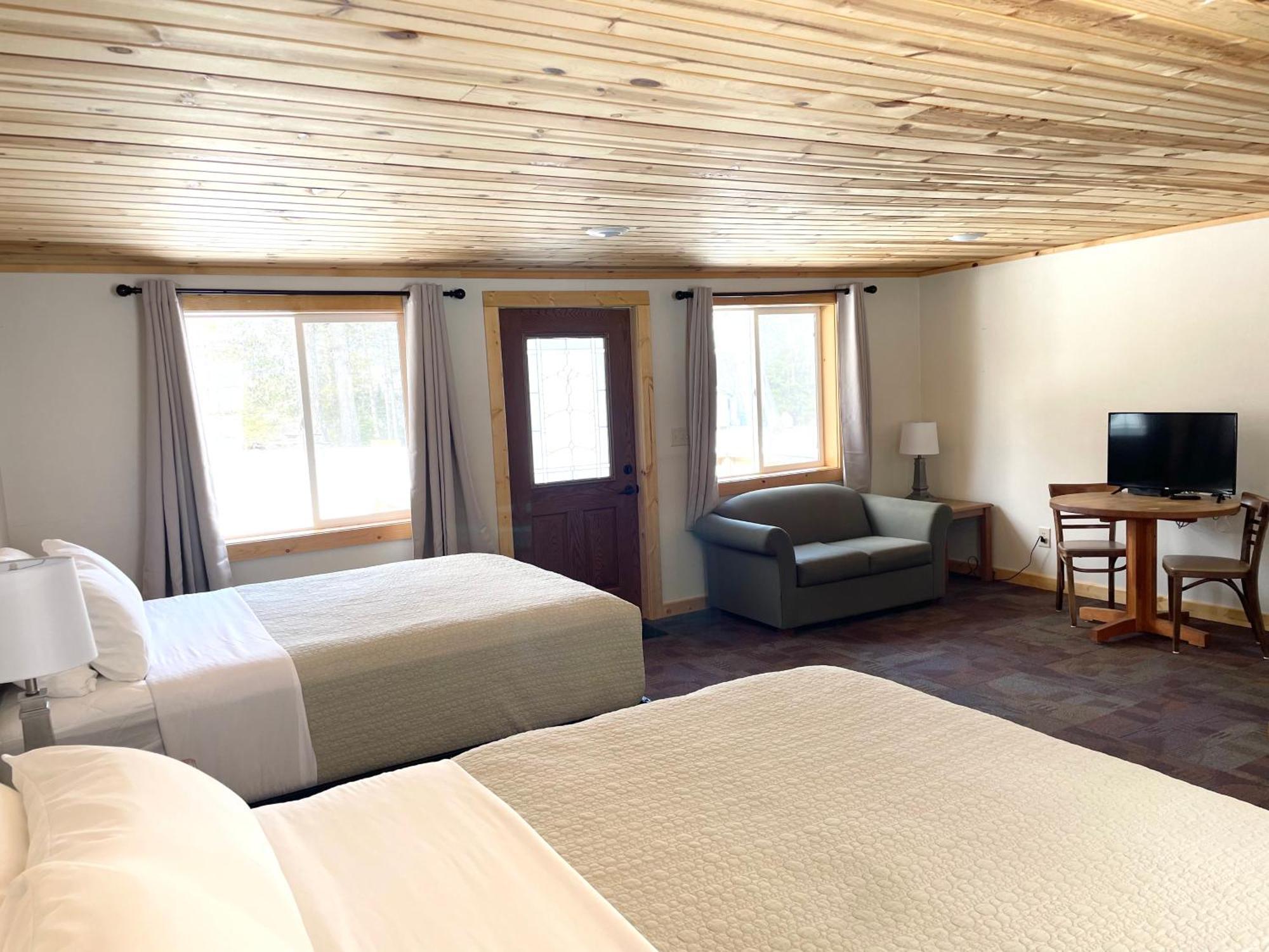 Hanging Horn Lakeside Resort Moose Lake Exterior photo
