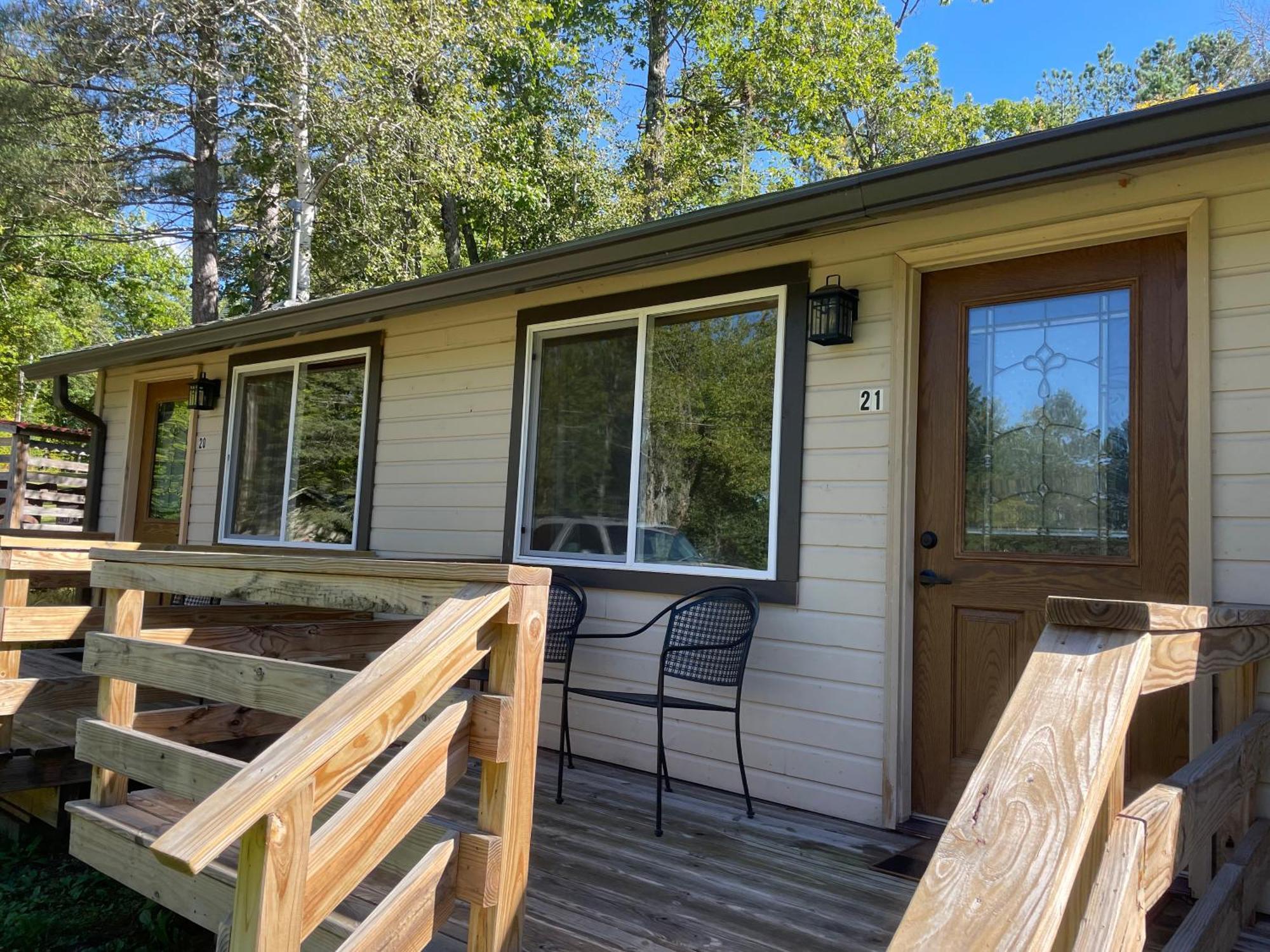Hanging Horn Lakeside Resort Moose Lake Exterior photo