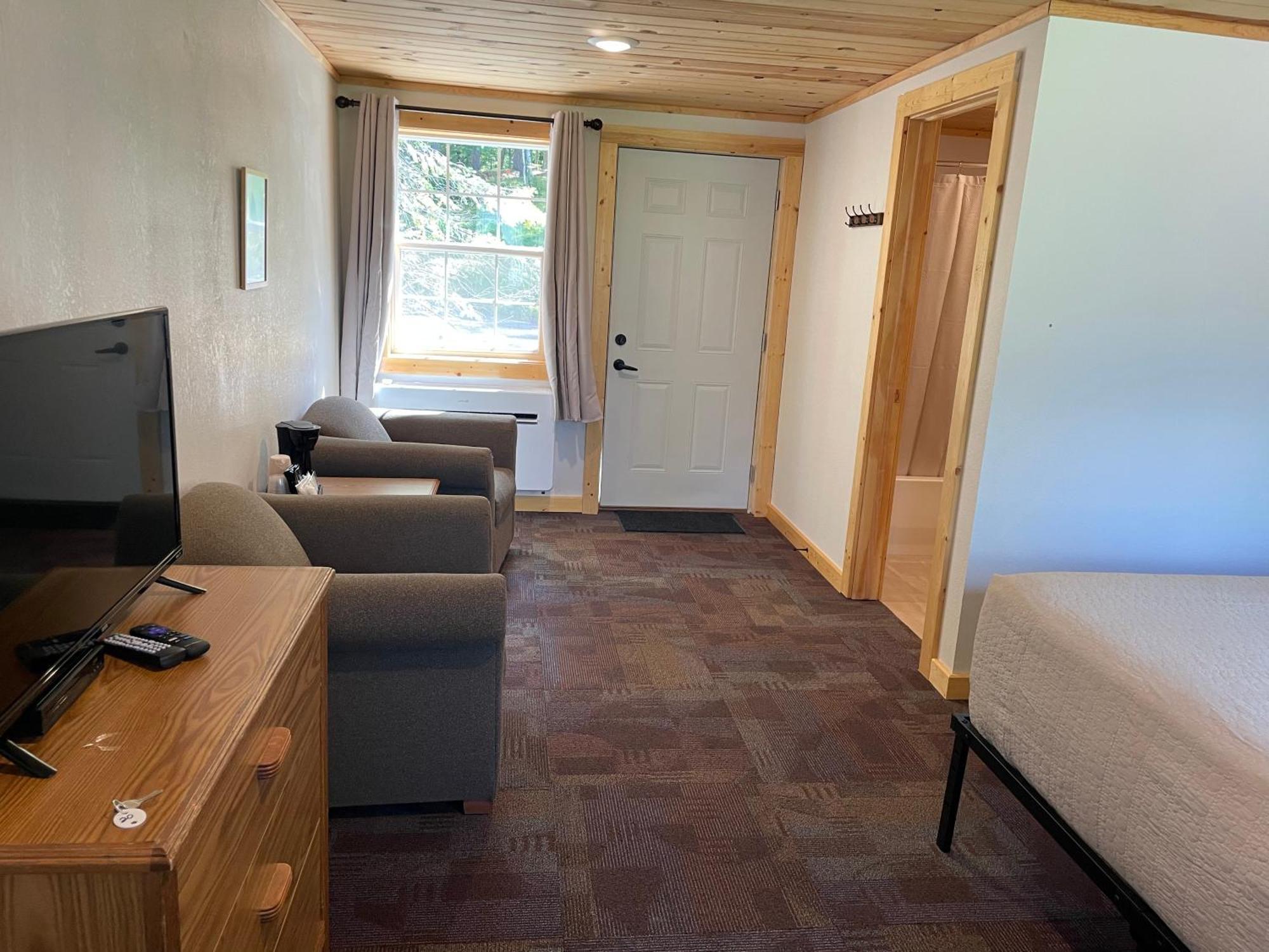 Hanging Horn Lakeside Resort Moose Lake Exterior photo